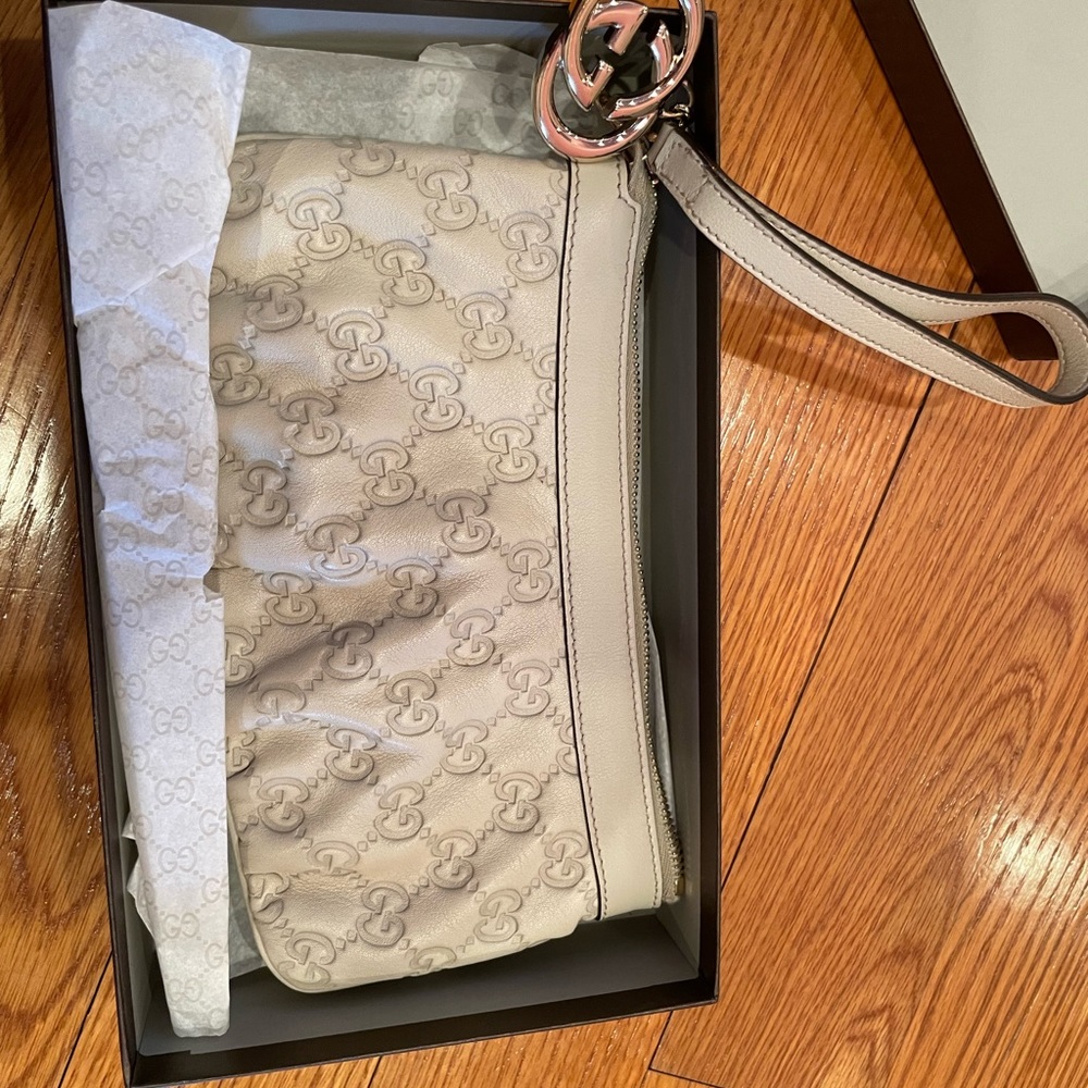 Gucci Guccissima Leather GG Wristlet Offwhite